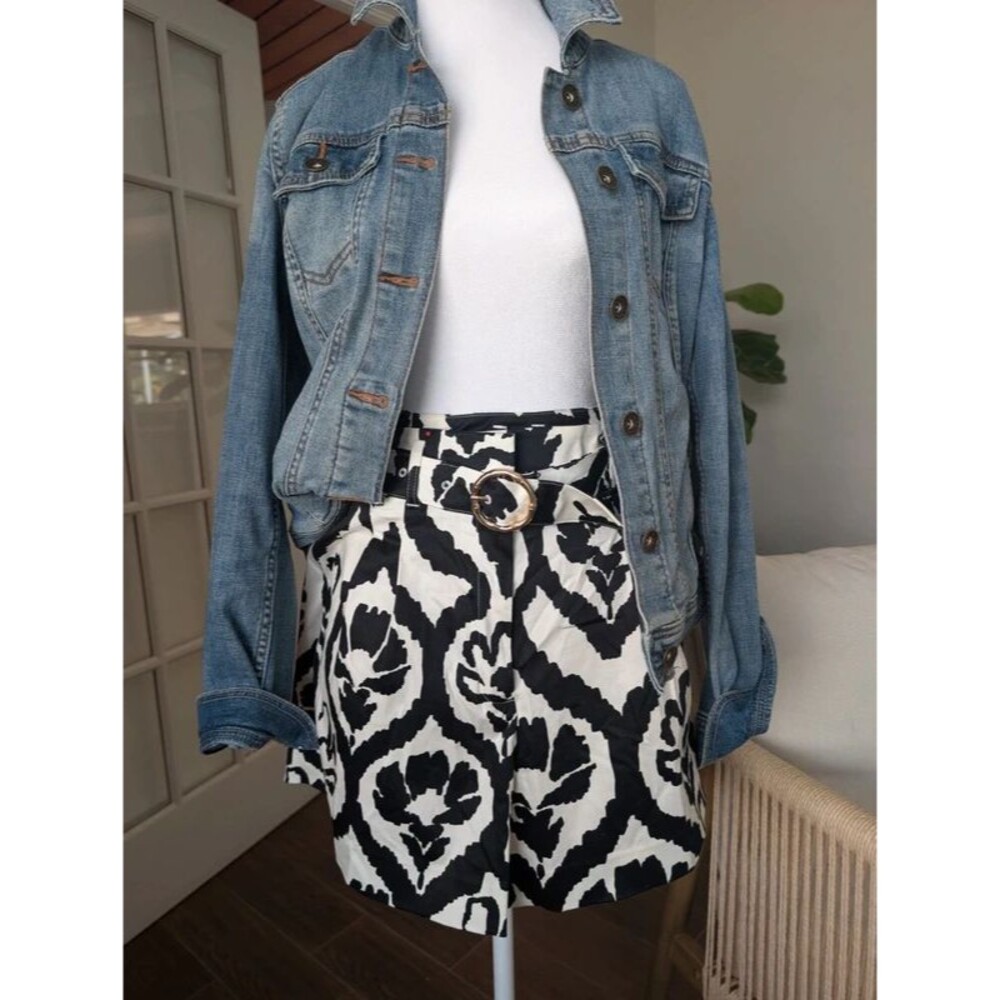 White house black market dress shorts 5" size 10